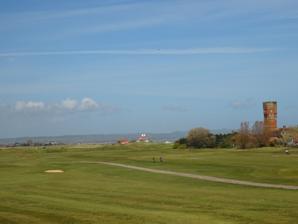 3 Bedroom, close to beach, golf course, littlestone, romney marsh, garden, 2 bathrooms, golf course views, sleeps 6, kent holiday home, new romney, cottage
