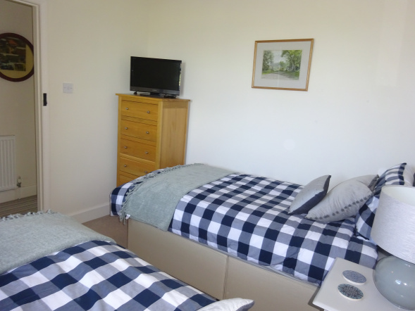 3 Bedroom, close to beach, golf course, littlestone, romney marsh, garden, 2 bathrooms, golf course views, sleeps 6, kent holiday home, new romney, cottage