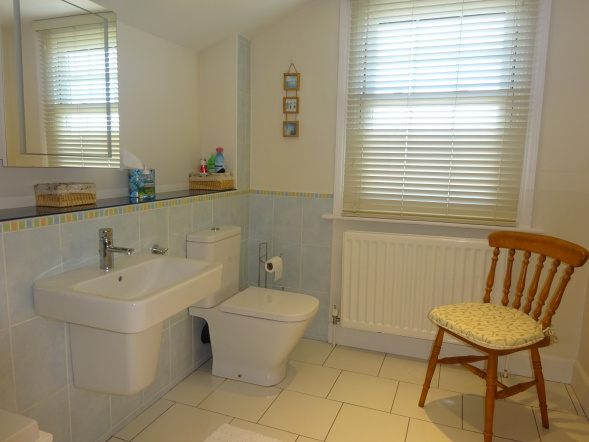 3 Bedroom, close to beach, golf course, littlestone, romney marsh, garden, 2 bathrooms, golf course views, sleeps 6, kent holiday home, new romney, cottage