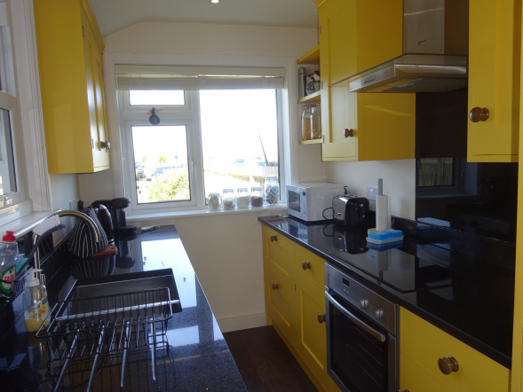 3 Bedroom, close to beach, golf course, littlestone, romney marsh, garden, 2 bathrooms, golf course views, sleeps 6, kent holiday home, new romney, cottage