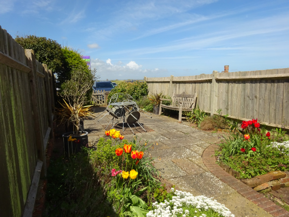 3 Bedroom, close to beach, golf course, littlestone, romney marsh, garden, 2 bathrooms, golf course views, sleeps 6, kent holiday home, new romney, cottage