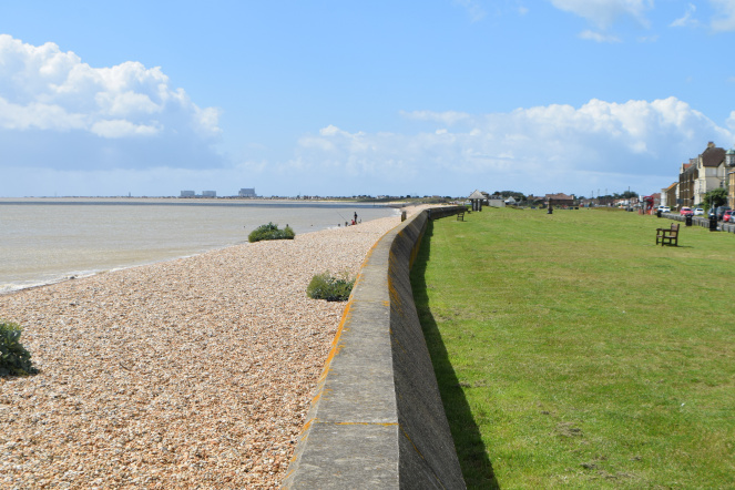 3 Bedroom, close to beach, golf course, littlestone, romney marsh, garden, 2 bathrooms, golf course views, sleeps 6, kent holiday home, new romney, cottage